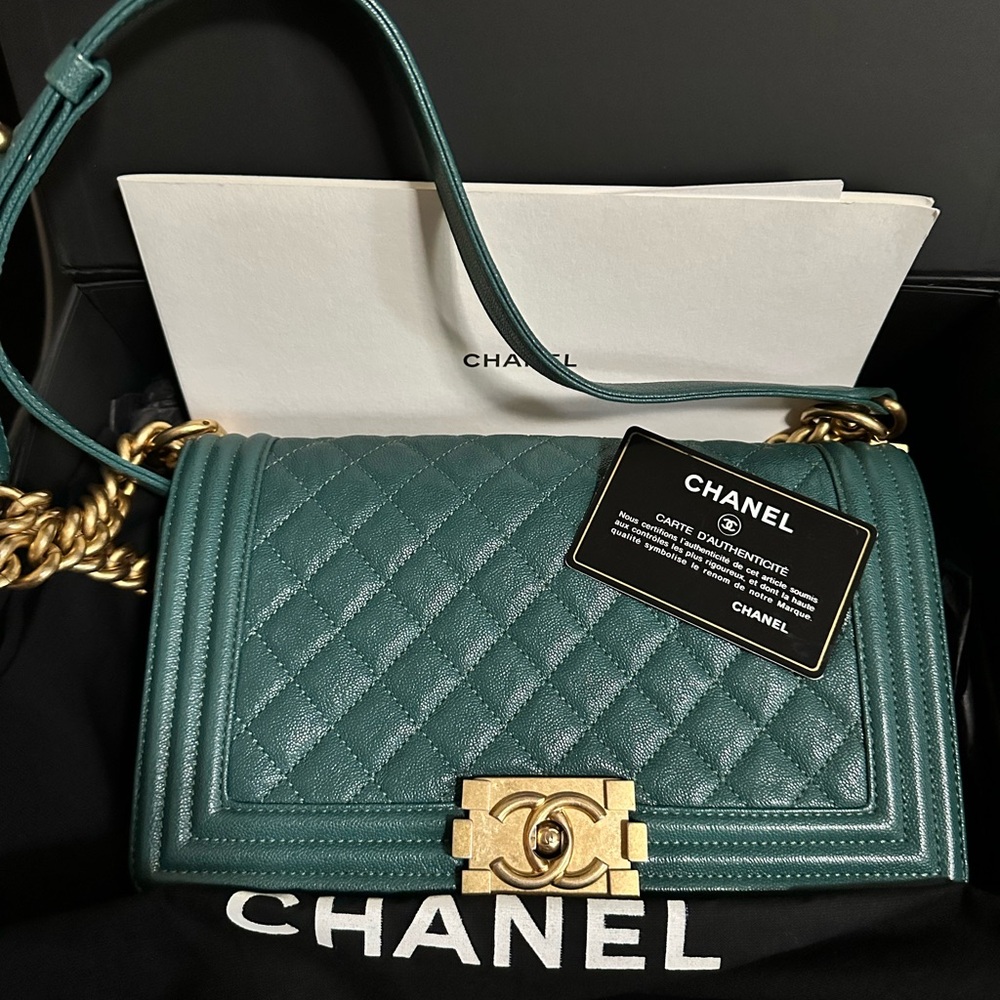 Chanel Boy Caviar Med